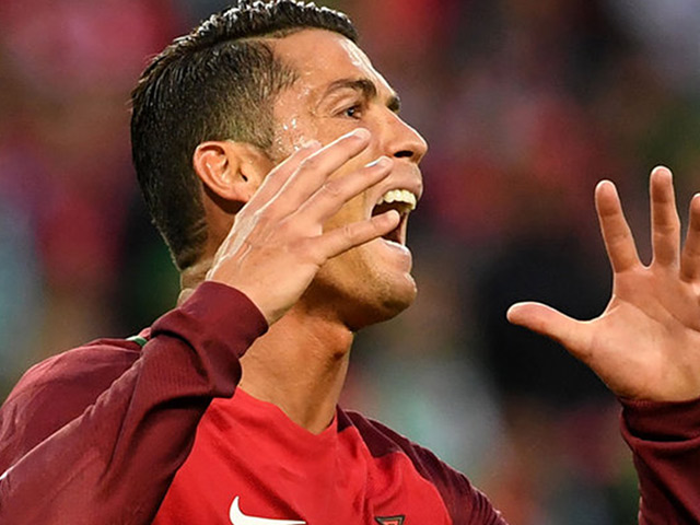 Bóng đá - Ronaldo bị “khóa ngòi” bởi… đạo diễn video ca nhạc