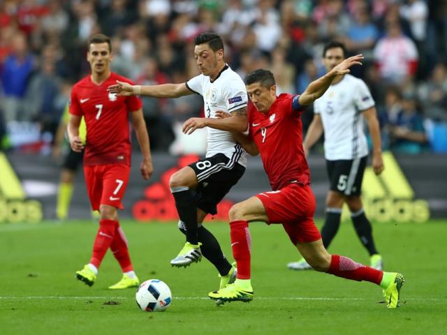 Bóng đá - Góc chiến thuật Đức - Ba Lan: Khi "Xe tăng" chùng xích