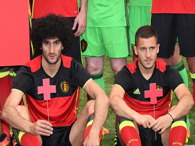Bóng đá - Huyền thoại MU bênh Fellaini, muốn "tẩn" Hazard