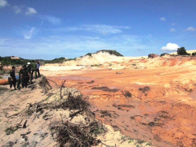 Tin tức trong ngày - Vụ vỡ hồ titan ở Bình Thuận: Tạm dừng khai thác