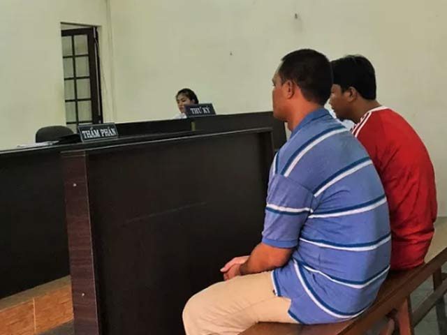 Pháp luật - Phụ lái táy máy, chủ sà lan mất 1,4 tỉ đồng