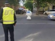 Công nghệ thông tin - Nga: Robot trốn khỏi phòng thí nghiệm rong chơi trên phố