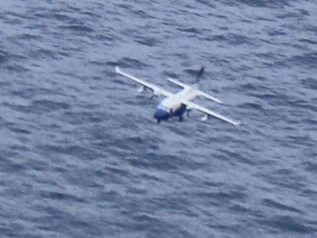 Thêm hình ảnh về CASA-212 trước khi lao xuống biển