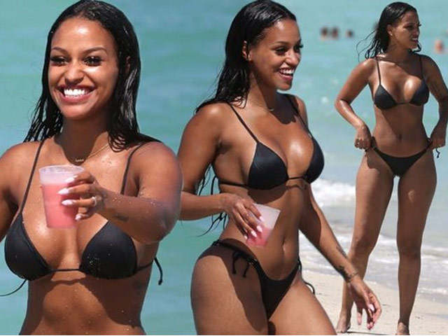 Xu hướng thời trang - Bồ cũ Balotelli khoe dáng nóng bỏng với bikini bé xíu