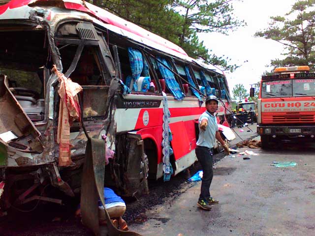 Tin tức trong ngày - Tai nạn thảm khốc trên đèo Prenn, ít nhất 7 người chết