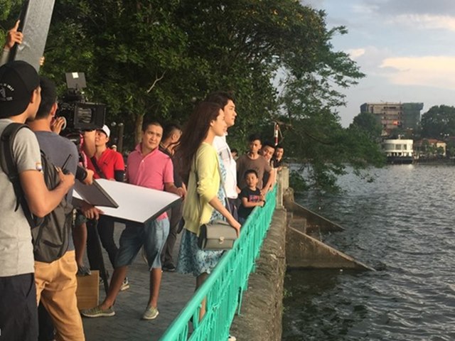 Phim - Nhã Phương và Kang Tae Oh diễn cảnh tình cảm ở Hồ Tây