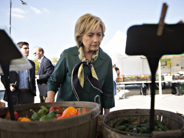Vì sao bà Clinton mỗi ngày ăn một quả ớt?