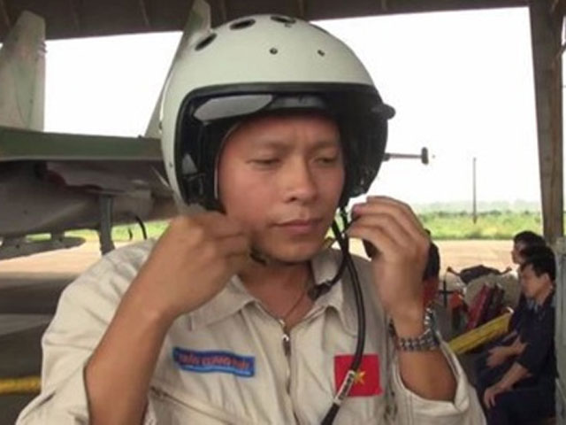 Tin tức trong ngày - Tuyển dụng đặc cách vợ phi công Trần Quang Khải