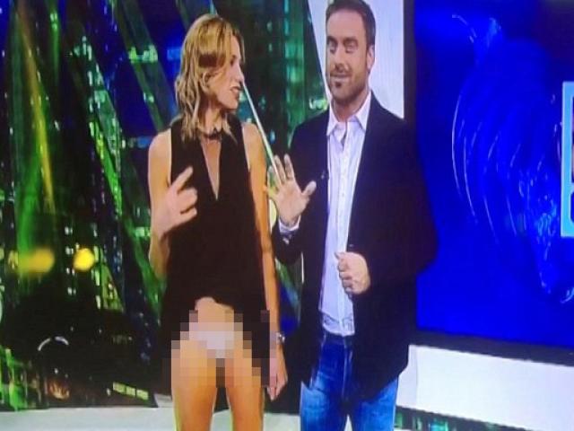 Phim - "Người yêu Messi" gây sốc với pha tốc váy trên TV