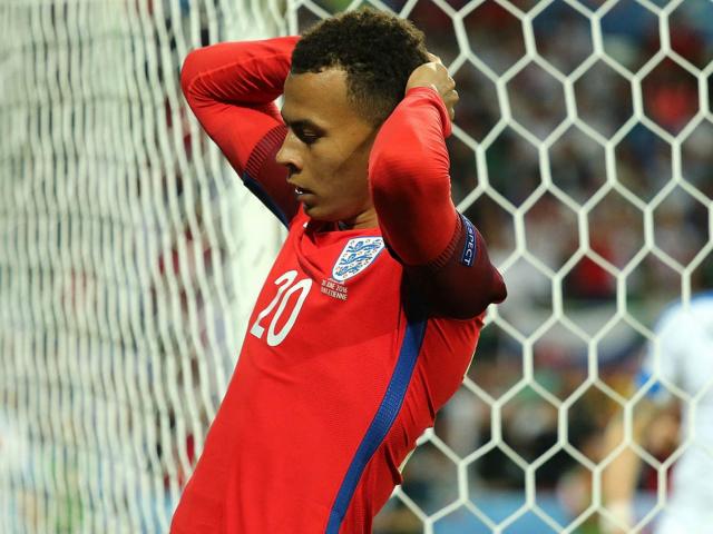 Bóng đá - TRANH CÃI: ĐT Anh "mất oan" 11m?