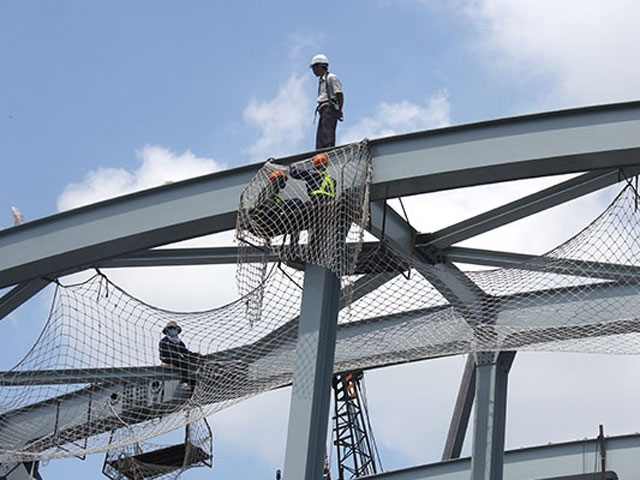 Tin tức trong ngày - “Người nhện”, “người nhái” nối nhịp cầu Ghềnh