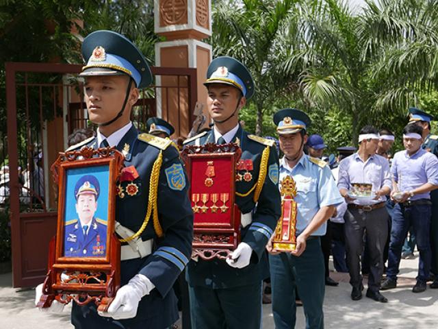 Tin tức trong ngày - Truy tặng Huân chương Bảo vệ tổ quốc cho Đại tá Khải