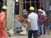 Tin tức trong ngày - Sau tiếng nổ lớn, 2 công nhân bị điện giật nguy kịch