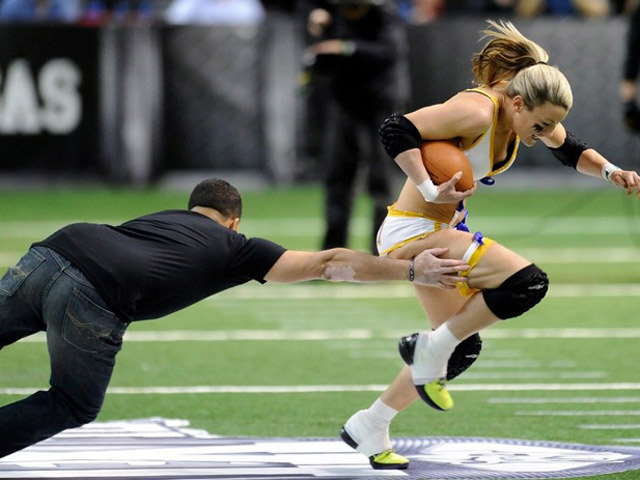 Tranh vui - "Té ghế" với hình ảnh hài hước ở nước người ta