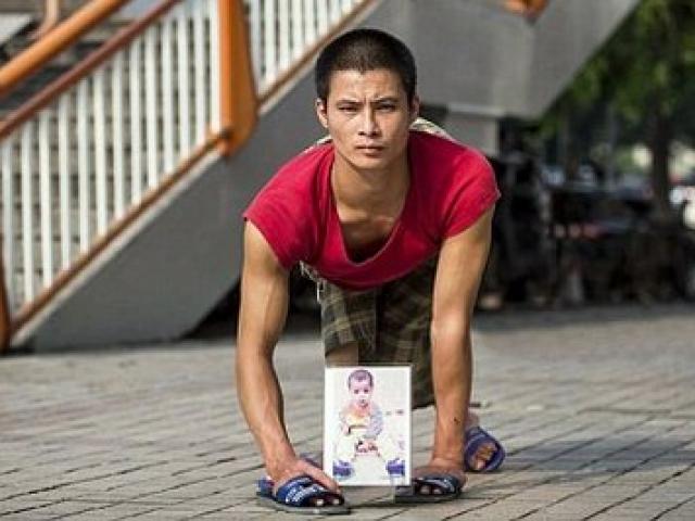 Thế giới - TQ: Cha tàn tật bò khắp nơi tìm con trai bị bắt cóc