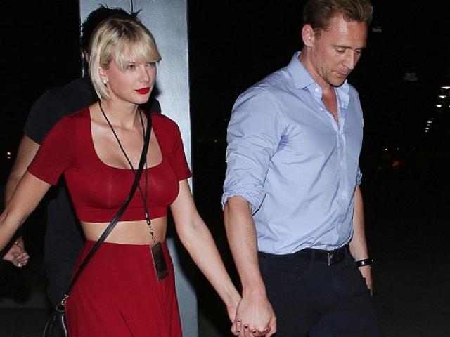 Taylor Swift và bạn trai nắm tay tình tứ nơi công cộng