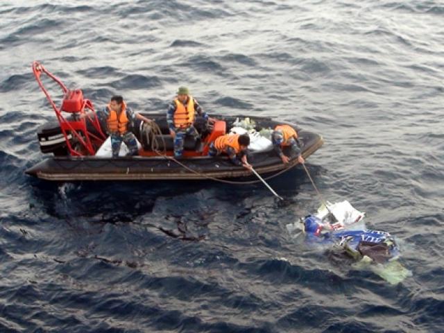 Tin tức trong ngày - Tìm thấy một thi thể ở vị trí máy bay CASA gặp nạn