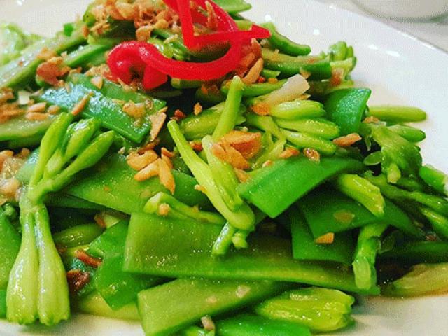 Ẩm thực - Vỏ mướp xào bông huệ nghe lạ tai mà ngon bất ngờ!