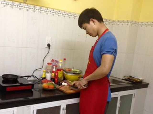 Bạn trẻ - Cuộc sống - Trào lưu "soái ca vào bếp" gây sốt với chị em