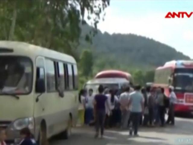 Video An ninh - Bắt các đối tượng chặn xe chở công nhân để... bắt ở trọ