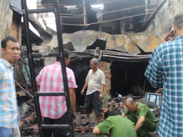 Tin tức trong ngày - Vụ 4 người chết cháy: Bế con nhỏ lao qua đám lửa