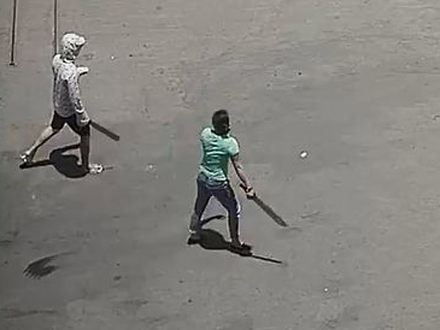 Pháp luật - Clip: Nữ côn đồ vác mã tấu truy sát nhân viên bến xe Vinh