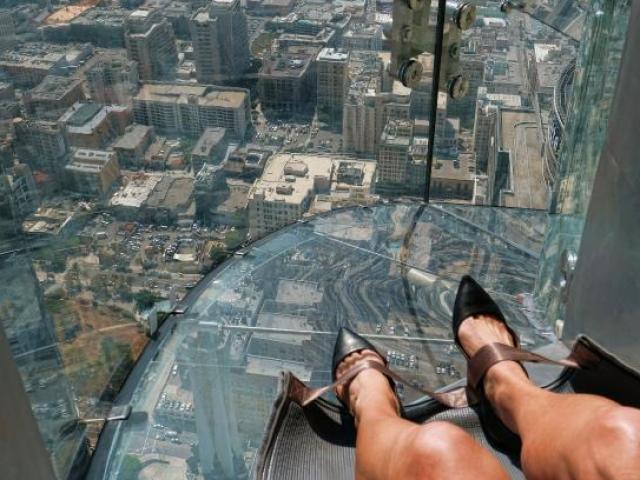 Du lịch - Mỹ: Khai trương cầu trượt trong suốt cao rợn người 304m