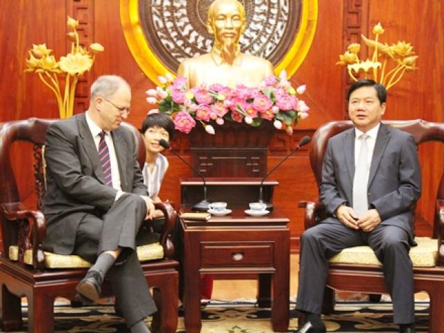 Tin tức trong ngày - Bí thư Thăng: "Sẽ đẩy nhanh tiến độ tuyến metro số 2"