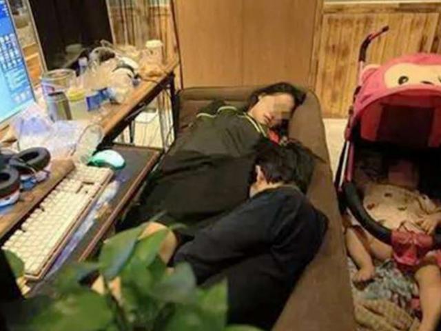 Thế giới - TQ: Bí tiền, cả nhà chuyển vào sống trong quán net