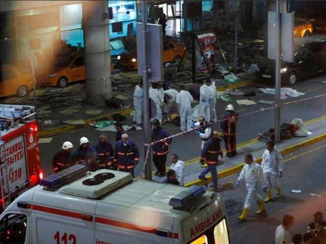 Thế giới - Ảnh: Hiện trường đẫm máu vụ đánh bom sân bay Thổ Nhĩ Kỳ