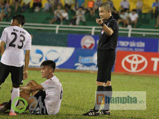 Bóng đá - Vua áo đen Nguyễn Trọng Thư tiếp tục “mất tích” ở vòng 11 V-League