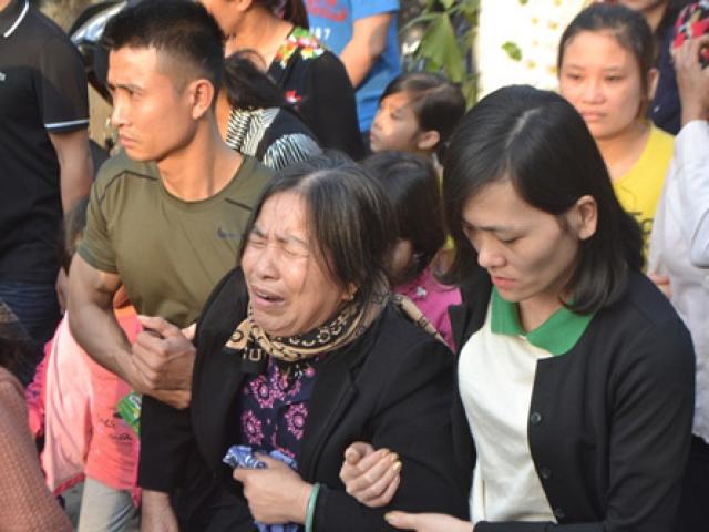 Khóc ngất đón thi thể bé Nhật Linh tại quê nhà Hưng Yên