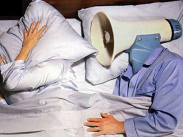 Truyện cười - Truyện cười: Máy chữa bệnh ngáy cho chồng