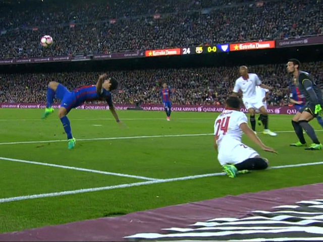 Bóng đá - Siêu phẩm sút phạt Tú "Ngựa" đọ xe đạp ngược Suarez