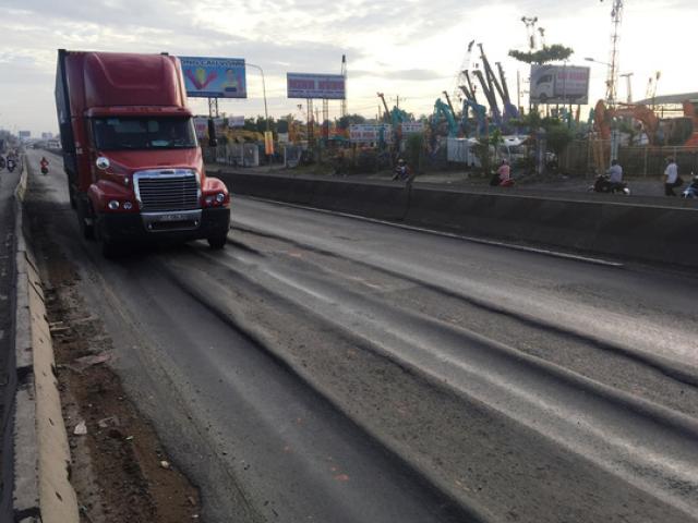 Tin tức trong ngày - Khiếp đảm nhìn mặt đường như “ruộng bậc thang” trên QL1