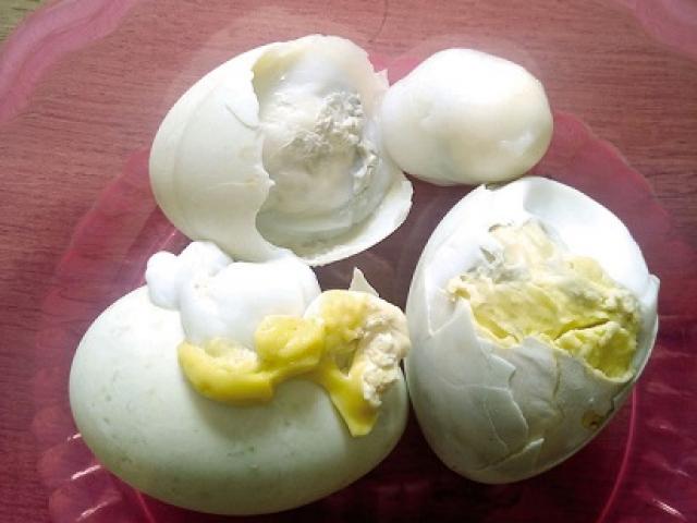 Dễ ung thư khi ăn trứng ung để “tăng cường sinh lực”