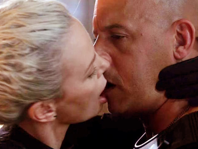 Phim - "Nóng cực độ" với nụ hôn hút 139 triệu lượt xem của sao Fast 8