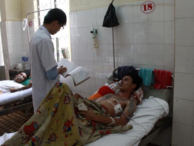 Pháp luật - Hỗn chiến tại bến xe, một tài xế bị đâm thủng phổi