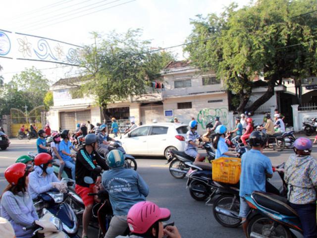 Tin tức trong ngày - Tá hỏa phát hiện xác người treo trong trường tiểu học