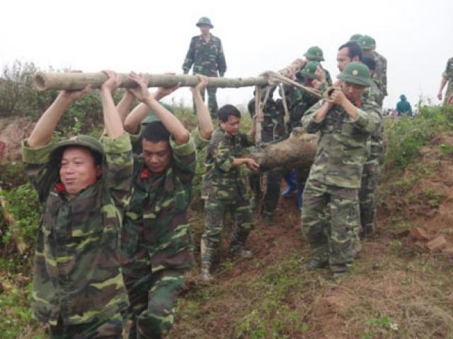Tin tức trong ngày - Đào móng nhà, phát hiện quả bom nặng 250kg