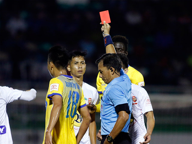 Bóng đá - Trọng tài bẻ còi ở V-League: HAGL muốn được “giải oan”