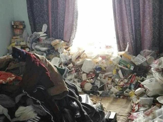 Kinh dị phòng ở bẩn như bãi rác của giảng viên đại học ở TQ