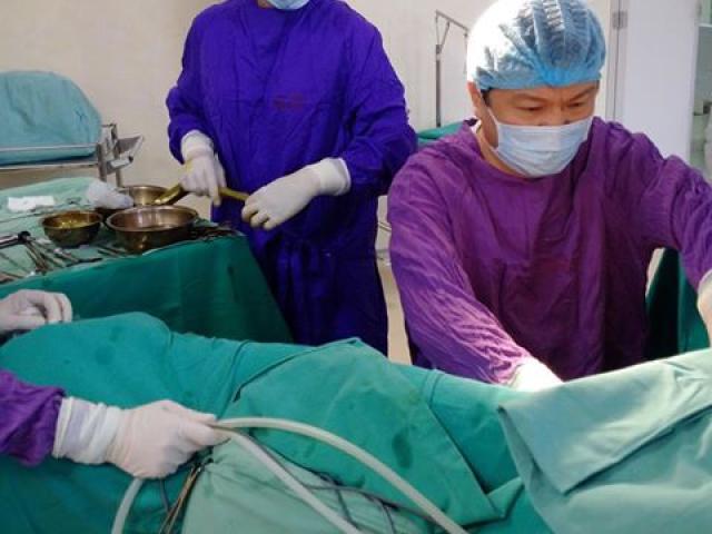 Tin tức trong ngày - Lạ lùng cô gái có cả âm đạo và "của quý"