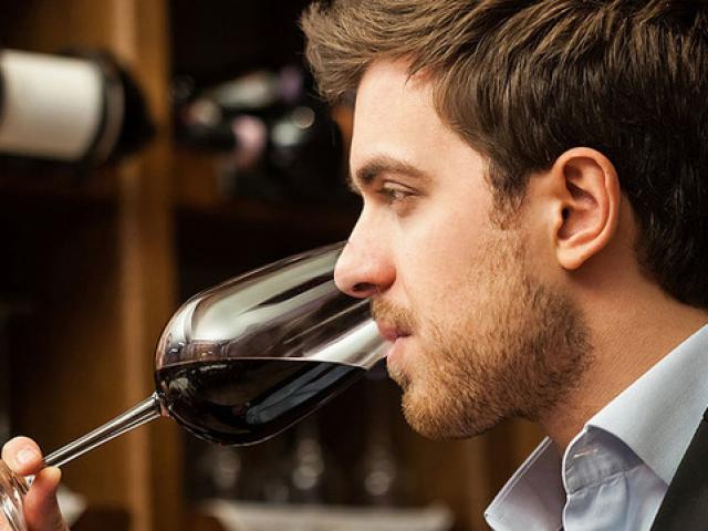 Tài chính - Bất động sản - Nếm rượu - Nghề đang "hot" ở các nước phương Tây