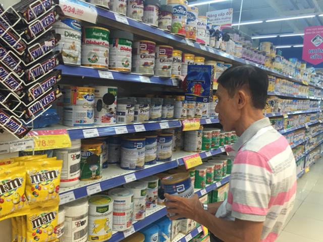 Thị trường - Tiêu dùng - 'Tranh thủ' tăng giá sữa trẻ em để né thông tư