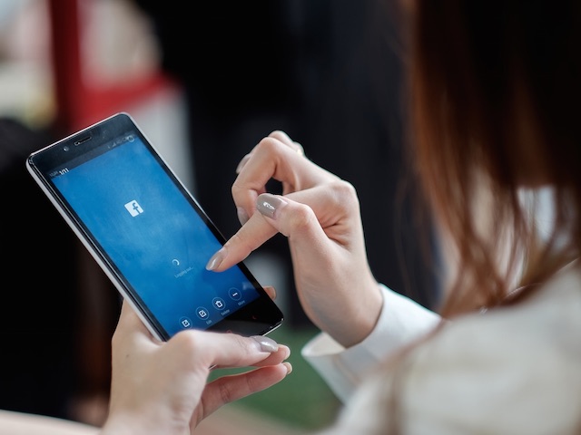 Công nghệ thông tin - Cựu nhân viên Google: Lướt Facebook như lạc vào sới bạc