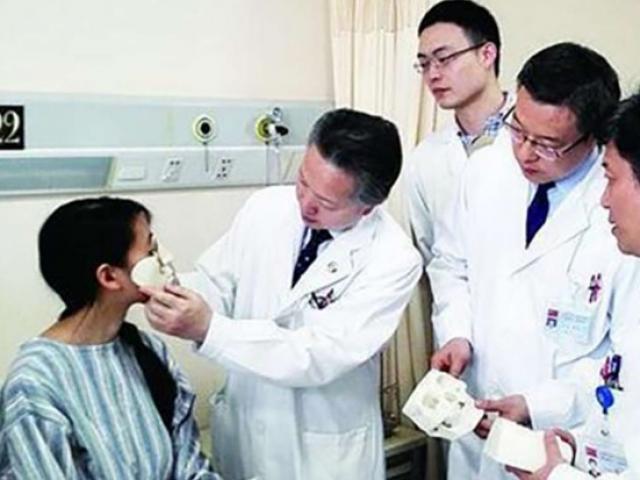 Sức khỏe đời sống - TQ: Tạo mặt mới cho nữ bệnh nhân trên...ngực