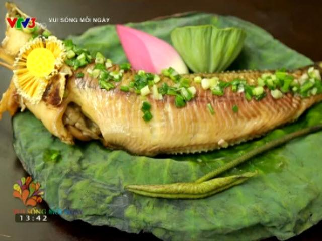 Ẩm thực - Cơm bọc lá sen "nên duyên" cùng cá lóc nướng chui