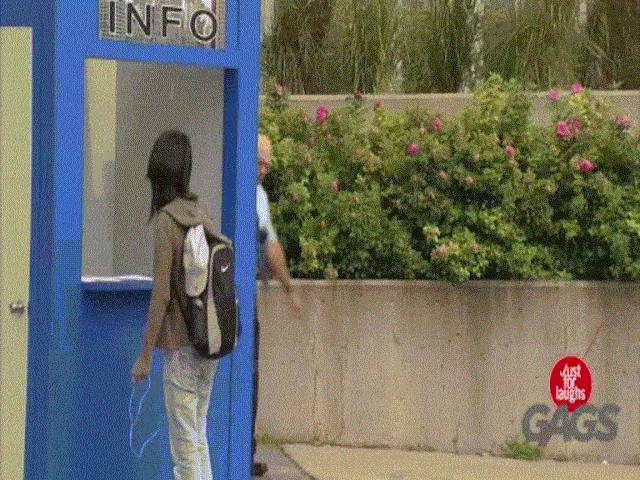 Video Clip Cười - Clip hài: Bị sếp "trừng trị" vì tội trốn việc đi ăn