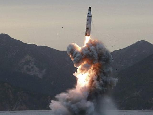 Thế giới - Thủ tướng Nhật: Triều Tiên có thể phóng tên lửa hóa học